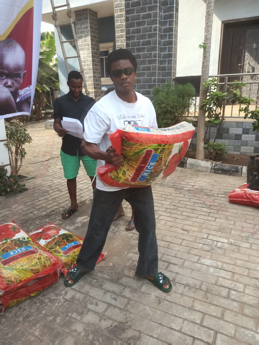 Food drive distribution by the Ojemba and Sam Foundation
