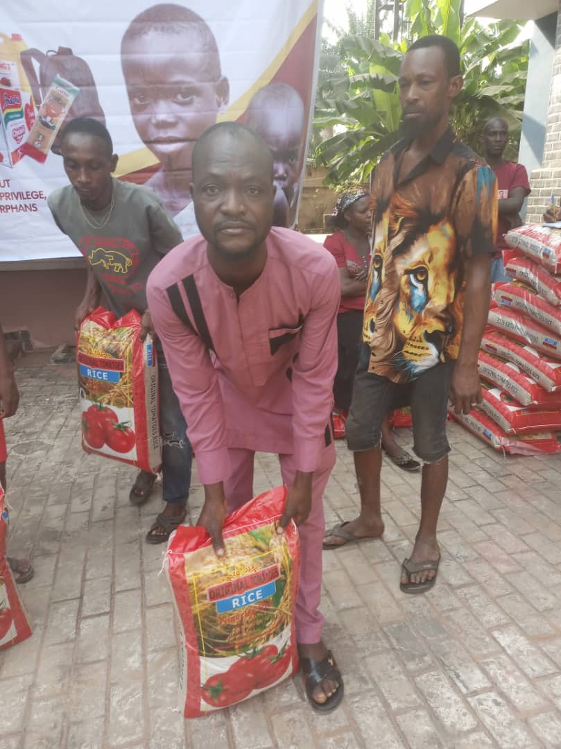 Food drive distribution by the Ojemba and Sam Foundation