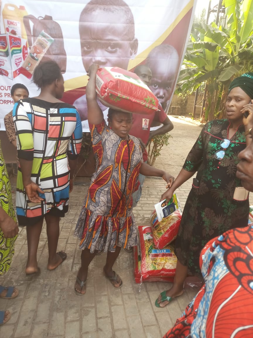 Food drive distribution by the Ojemba and Sam Foundation