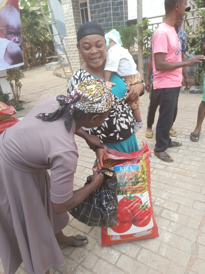 Food drive distribution by the Ojemba and Sam Foundation