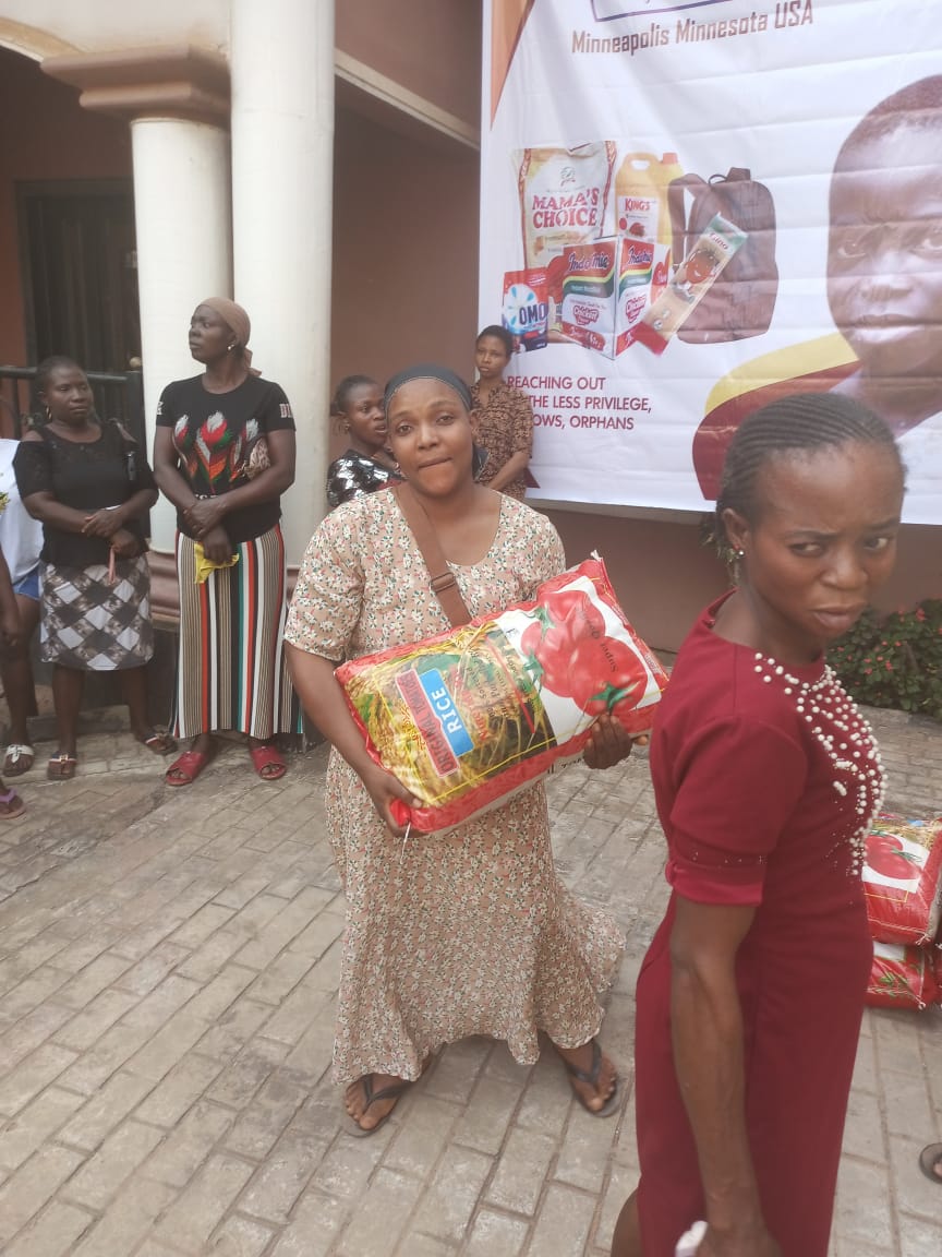 Food drive distribution by the Ojemba and Sam Foundation