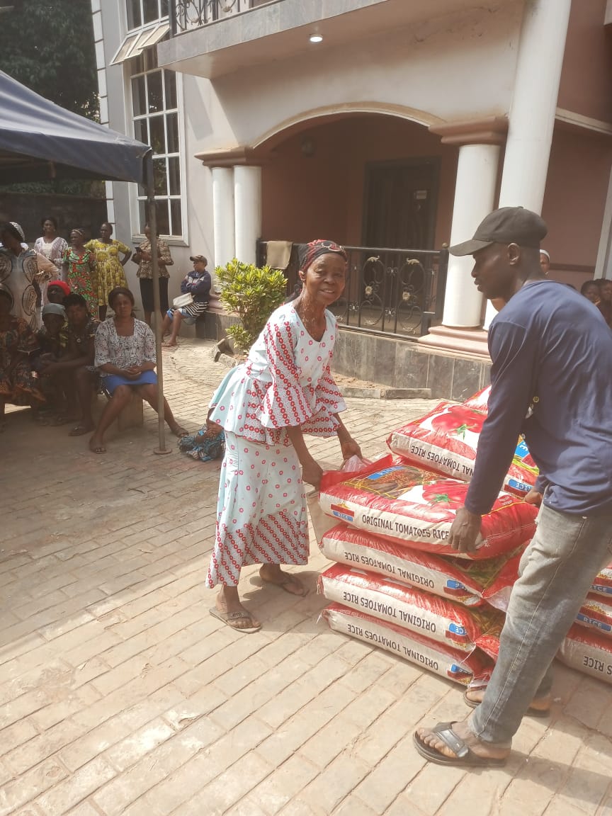 Food drive distribution by the Ojemba and Sam Foundation
