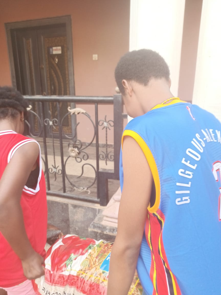 Food drive distribution by the Ojemba and Sam Foundation