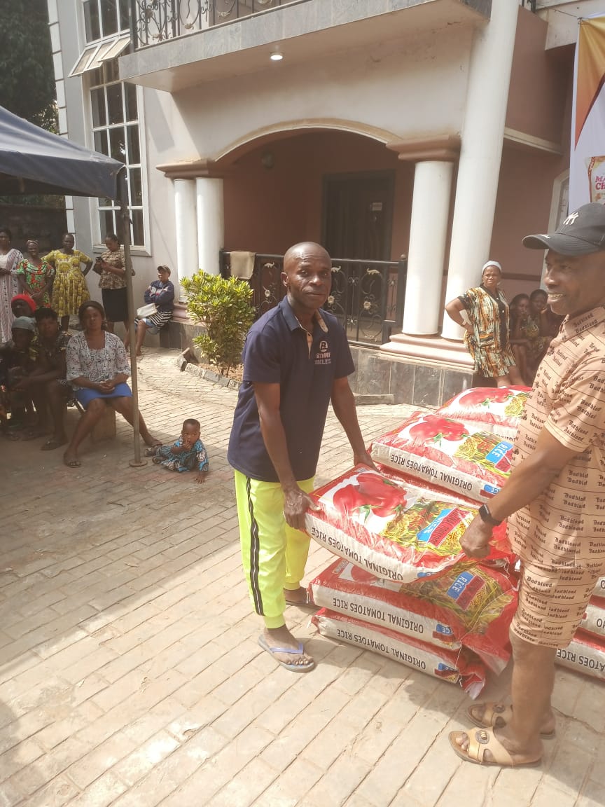 Food drive distribution by the Ojemba and Sam Foundation