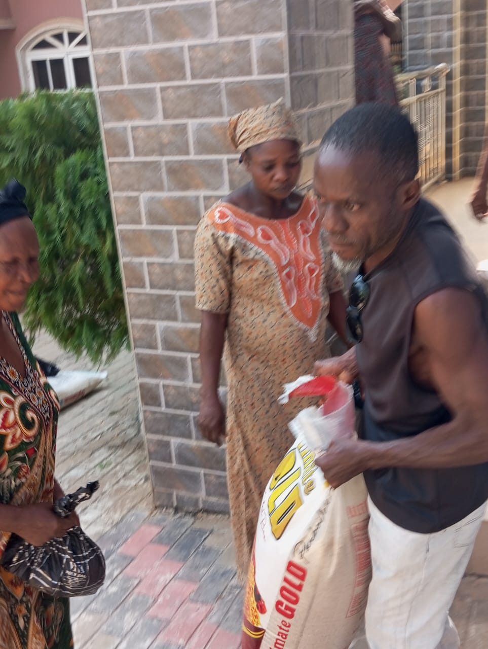 Food drive distribution by the Ojemba and Sam Foundation