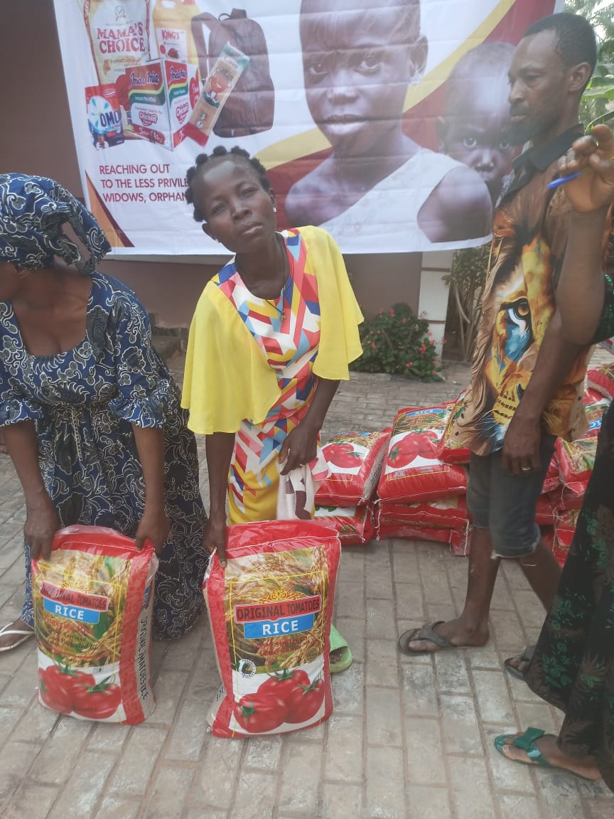 Food drive distribution by the Ojemba and Sam Foundation
