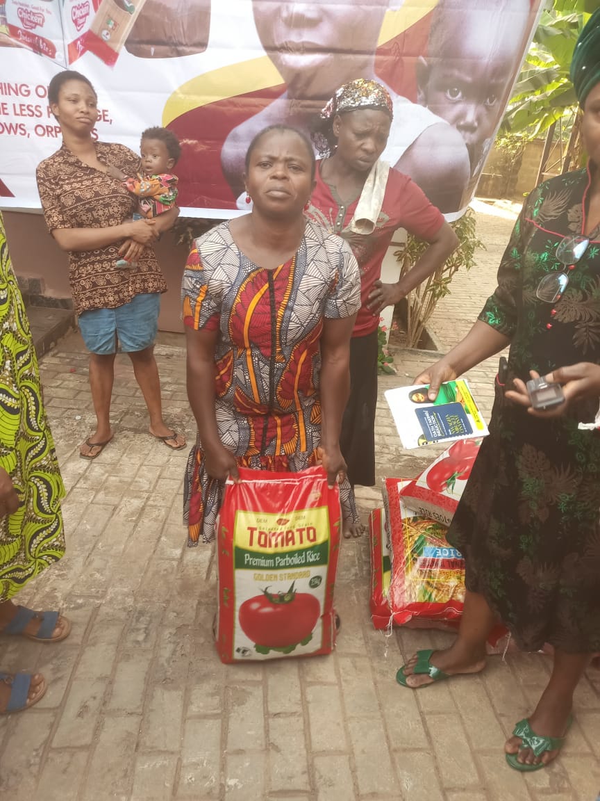 Food drive distribution by the Ojemba and Sam Foundation