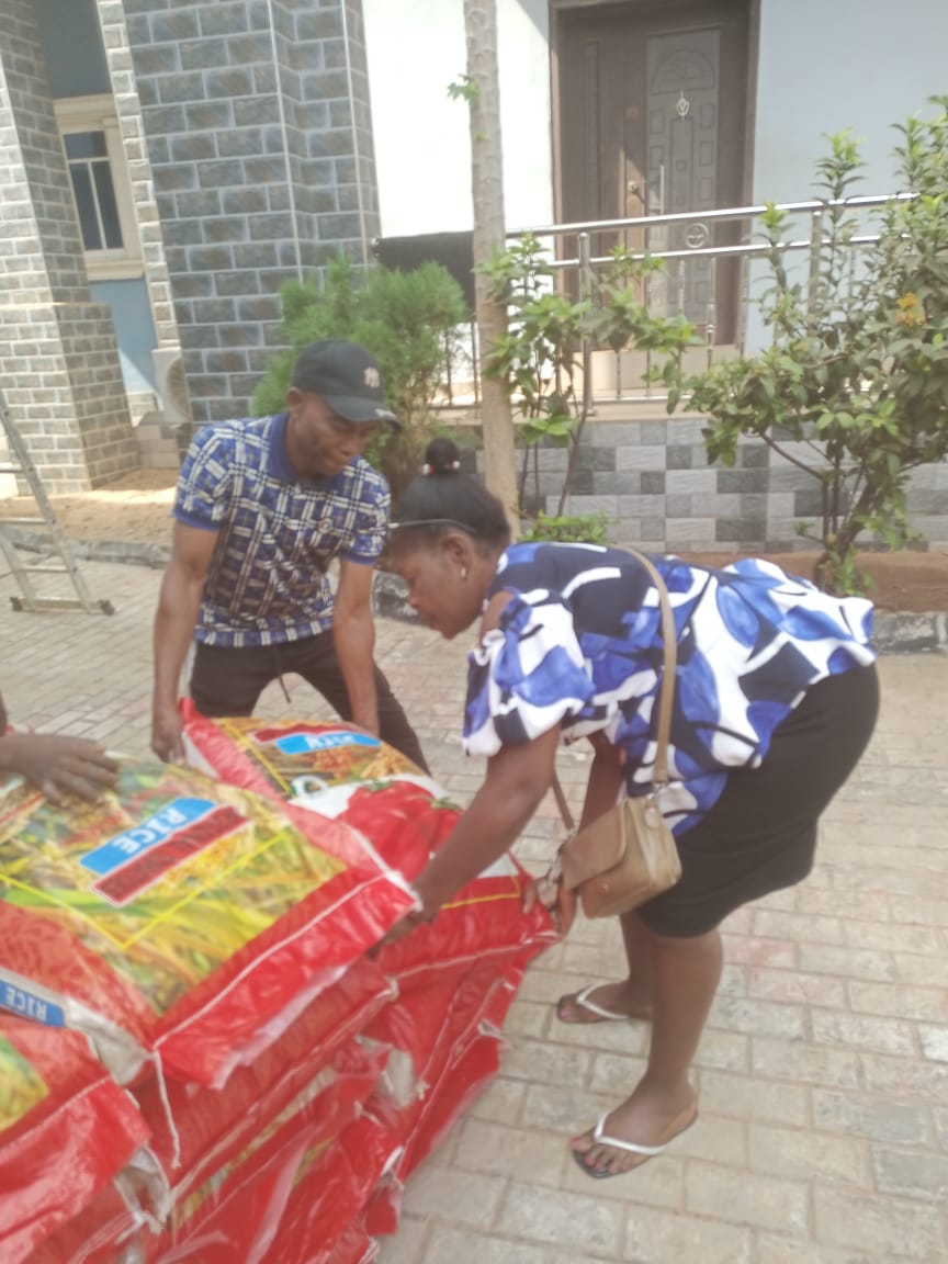 Food drive distribution by the Ojemba and Sam Foundation