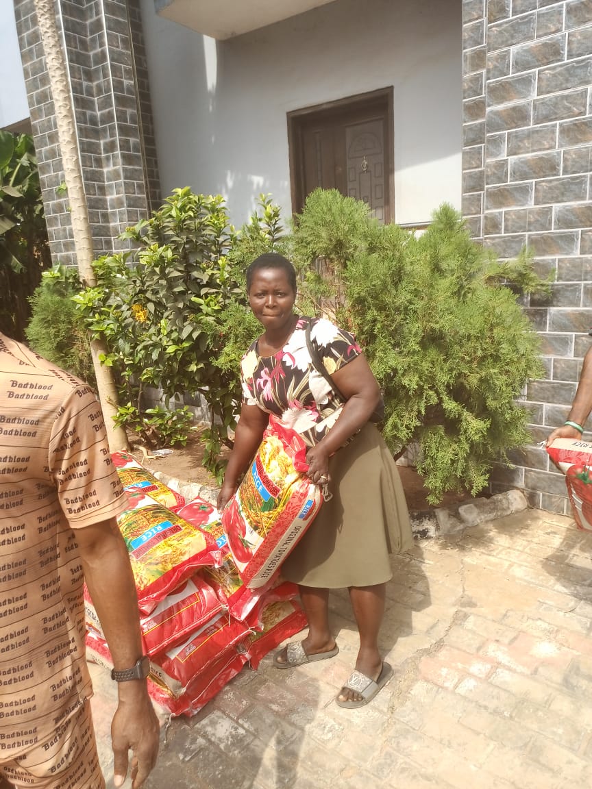 Food drive distribution by the Ojemba and Sam Foundation