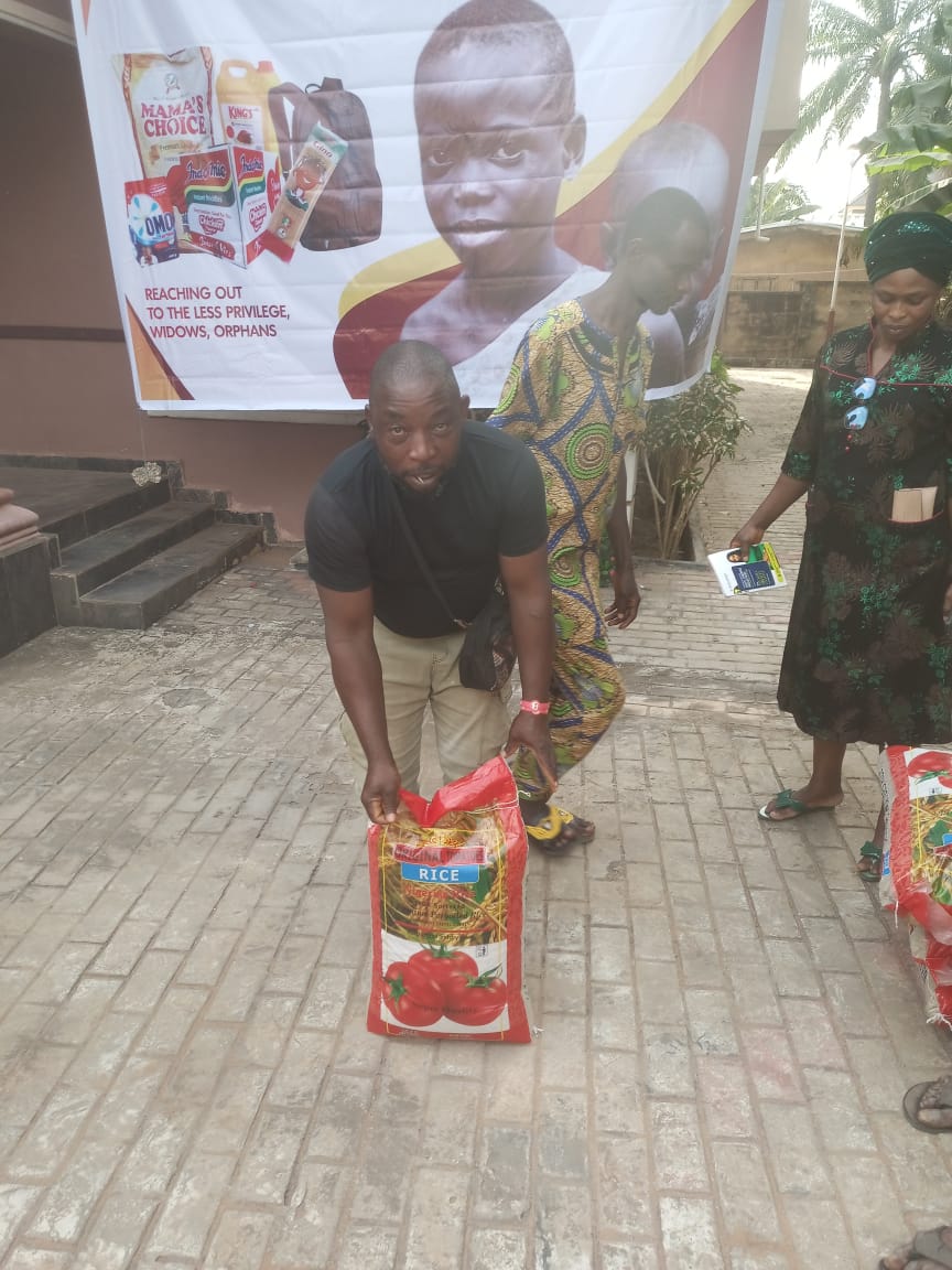 Food drive distribution by the Ojemba and Sam Foundation