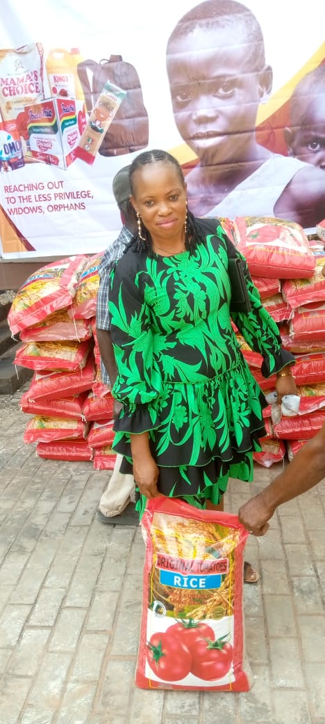 Food drive distribution by the Ojemba and Sam Foundation
