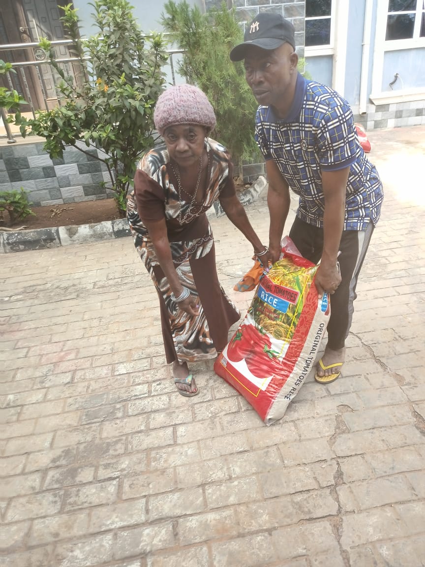 Food drive distribution by the Ojemba and Sam Foundation