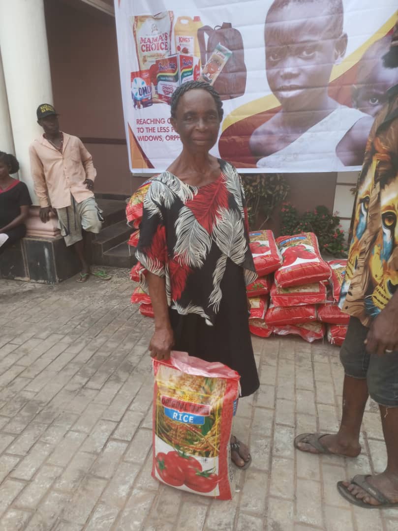 Food drive distribution by the Ojemba and Sam Foundation