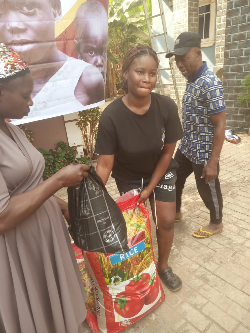 Food drive distribution by the Ojemba and Sam Foundation