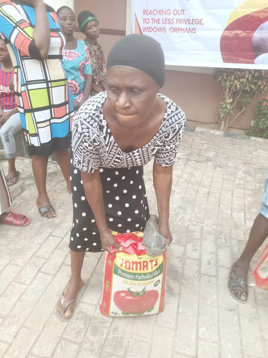 Food drive distribution by the Ojemba and Sam Foundation