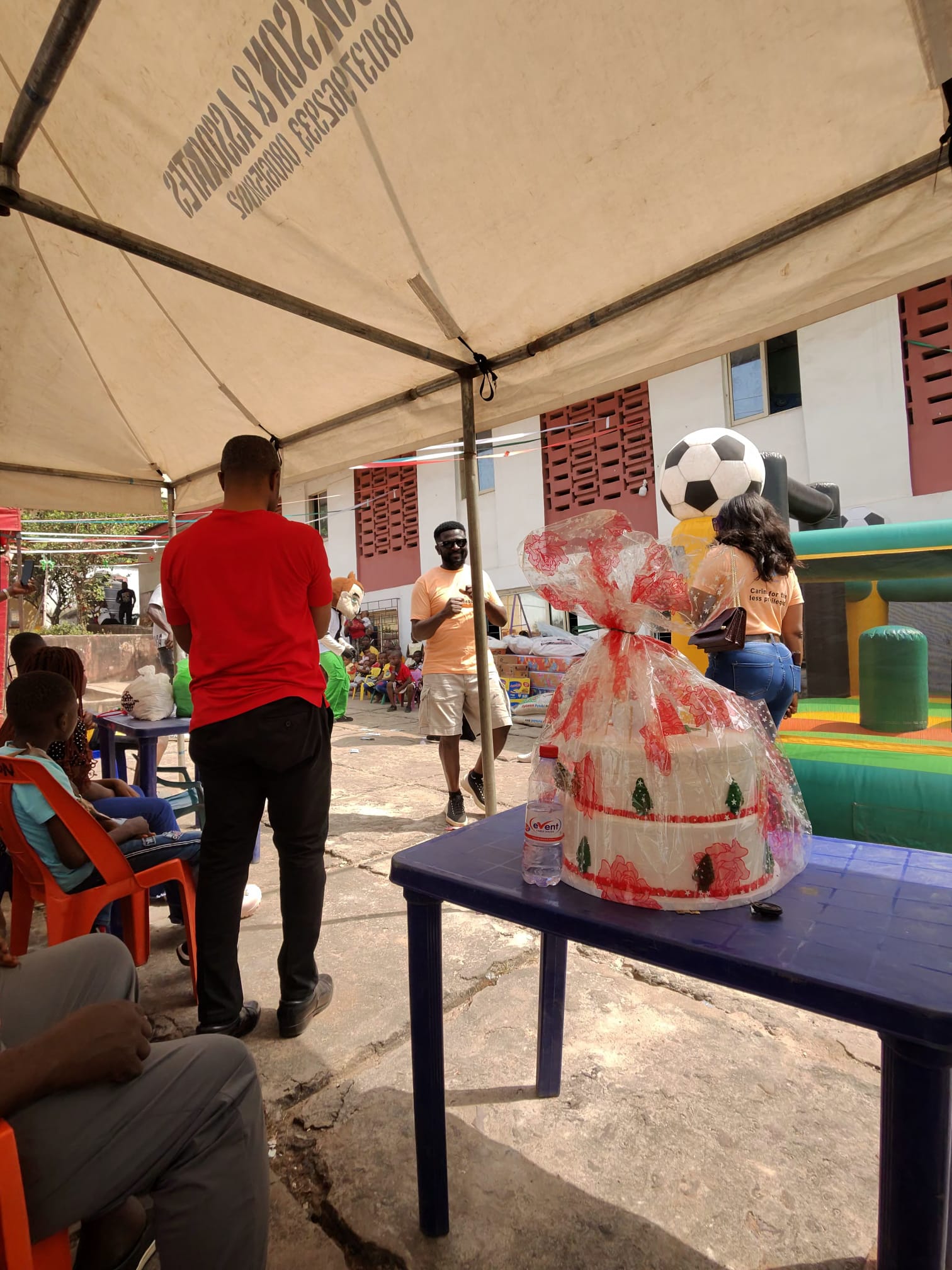 Food drive distribution by the Ojemba and Sam Foundation