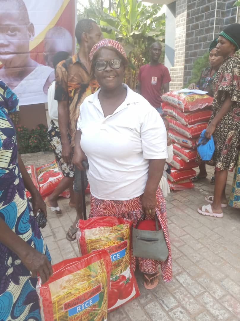 Food drive distribution by the Ojemba and Sam Foundation