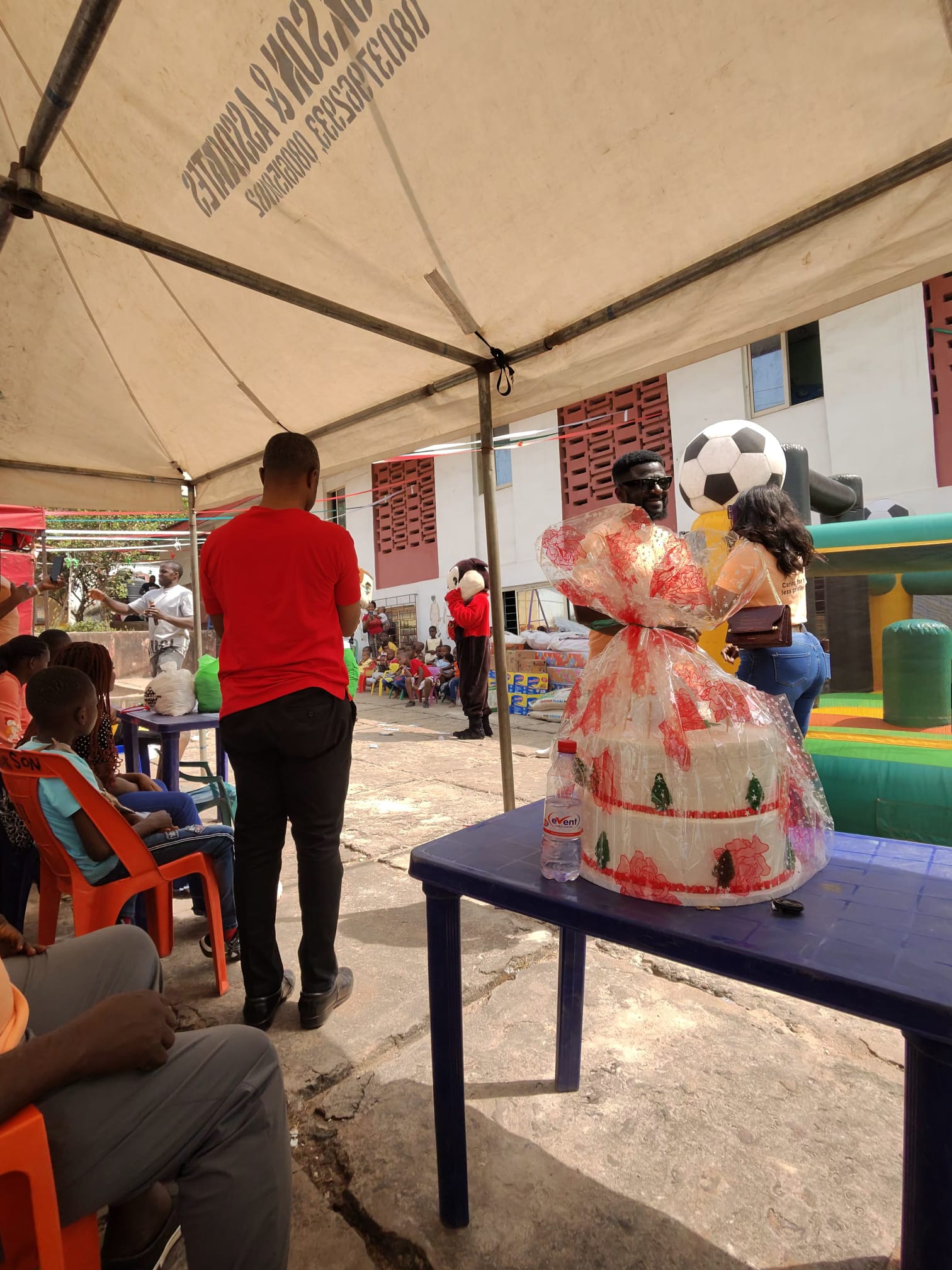Food drive distribution by the Ojemba and Sam Foundation