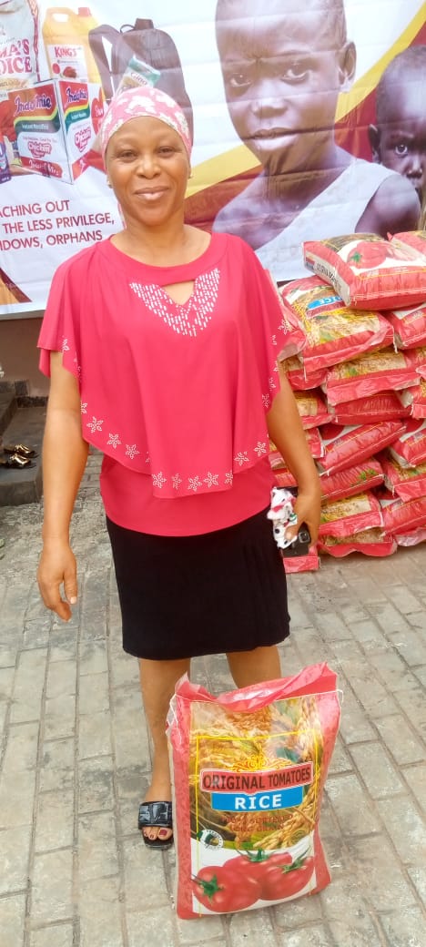Food drive distribution by the Ojemba and Sam Foundation