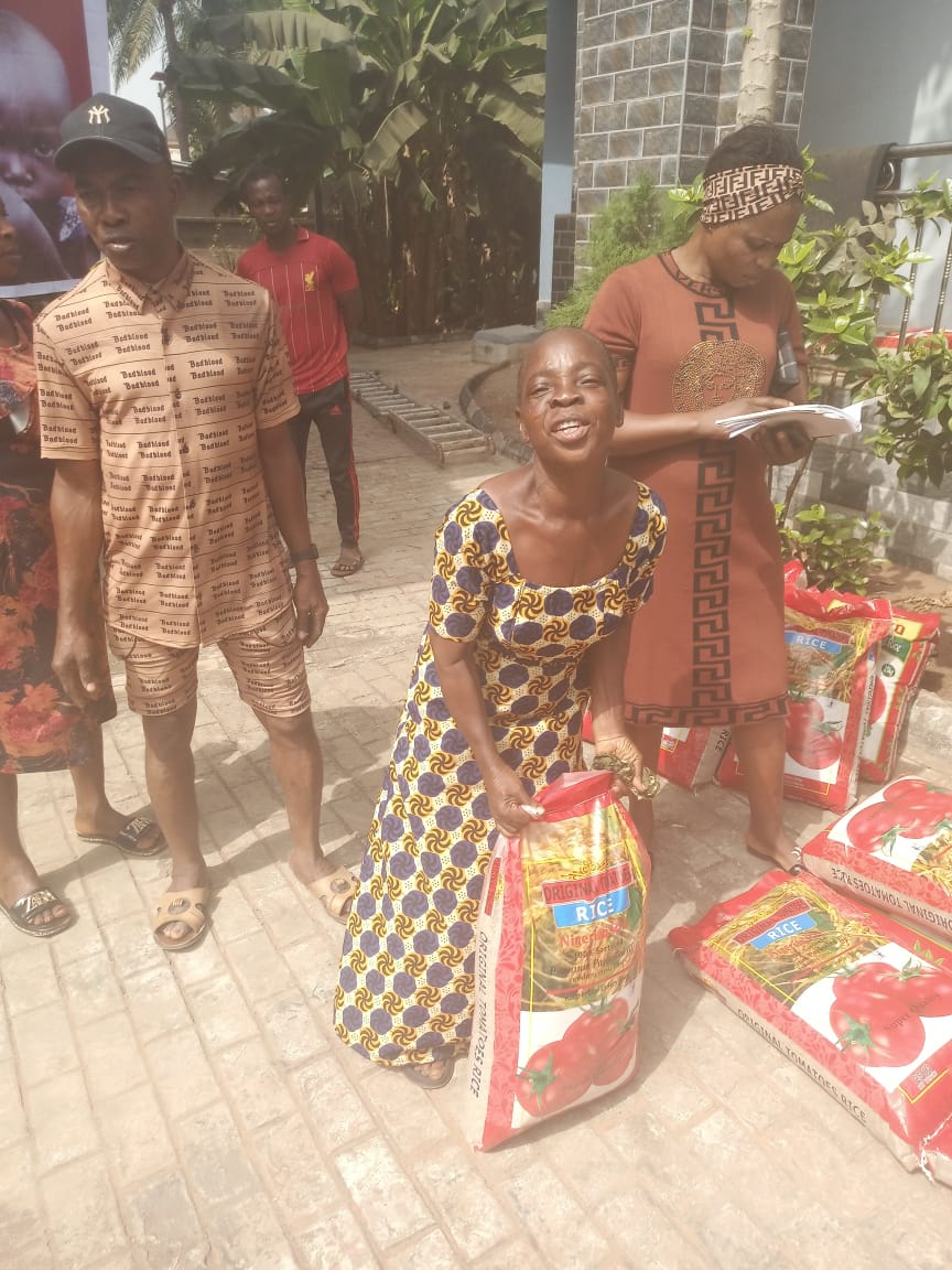Food drive distribution by the Ojemba and Sam Foundation