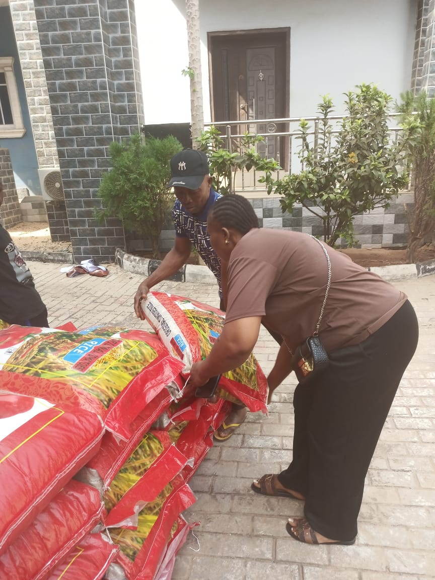 Food drive distribution by the Ojemba and Sam Foundation