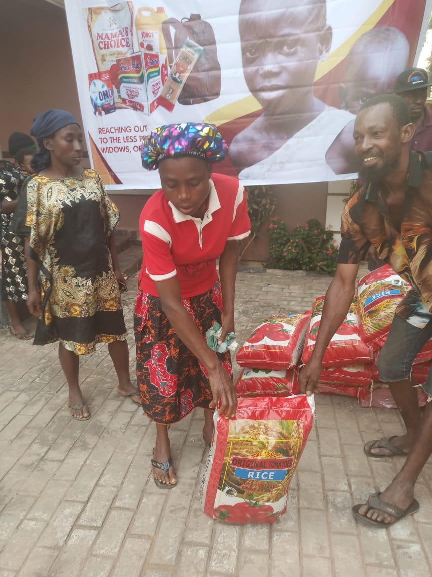 Food drive distribution by the Ojemba and Sam Foundation