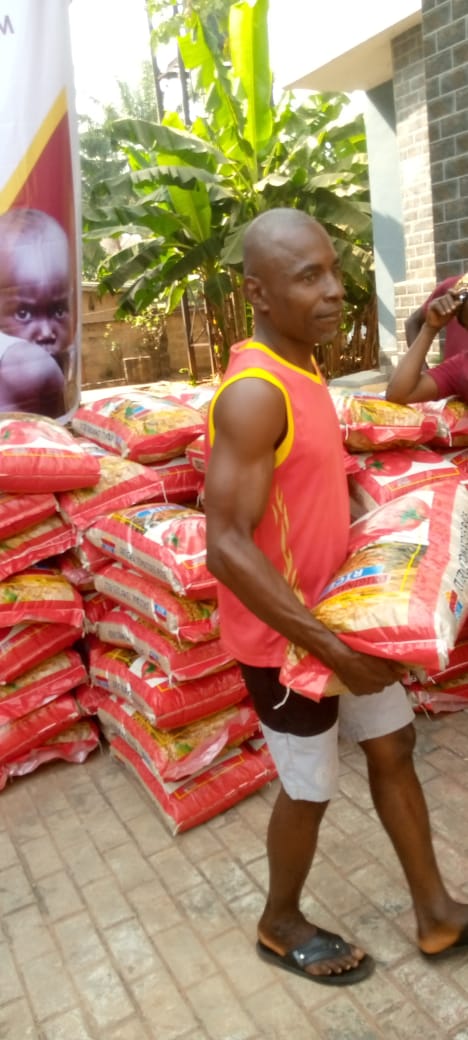 Food drive distribution by the Ojemba and Sam Foundation