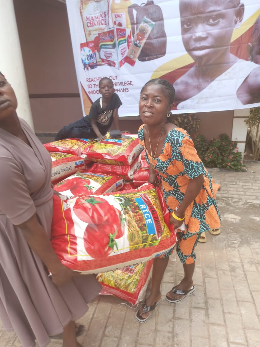 Food drive distribution by the Ojemba and Sam Foundation