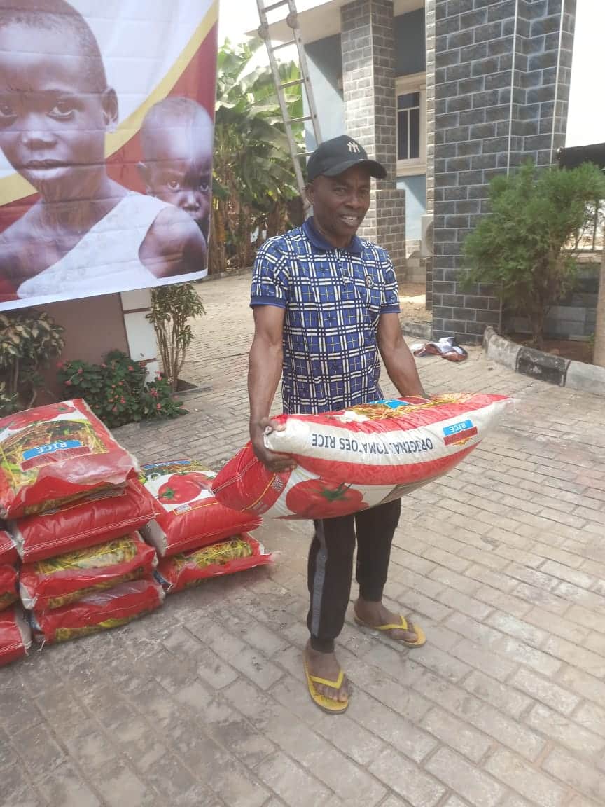 Food drive distribution by the Ojemba and Sam Foundation