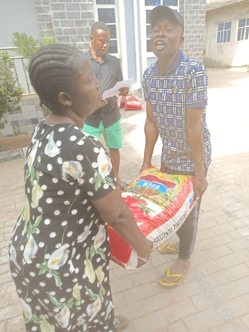 Food drive distribution by the Ojemba and Sam Foundation