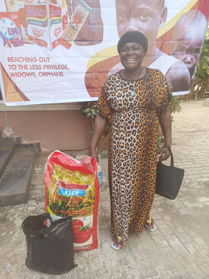 Food drive distribution by the Ojemba and Sam Foundation