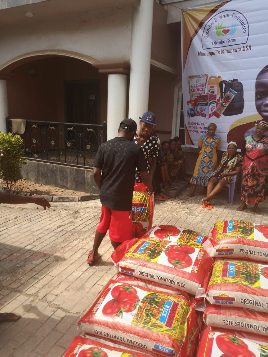Food drive distribution by the Ojemba and Sam Foundation