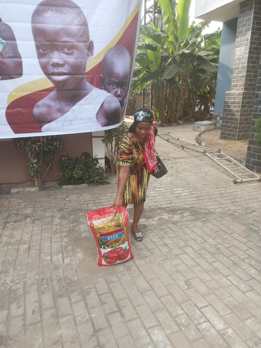 Food drive distribution by the Ojemba and Sam Foundation