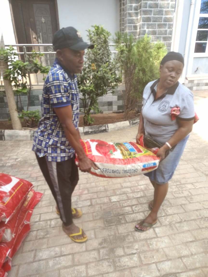Food drive distribution by the Ojemba and Sam Foundation