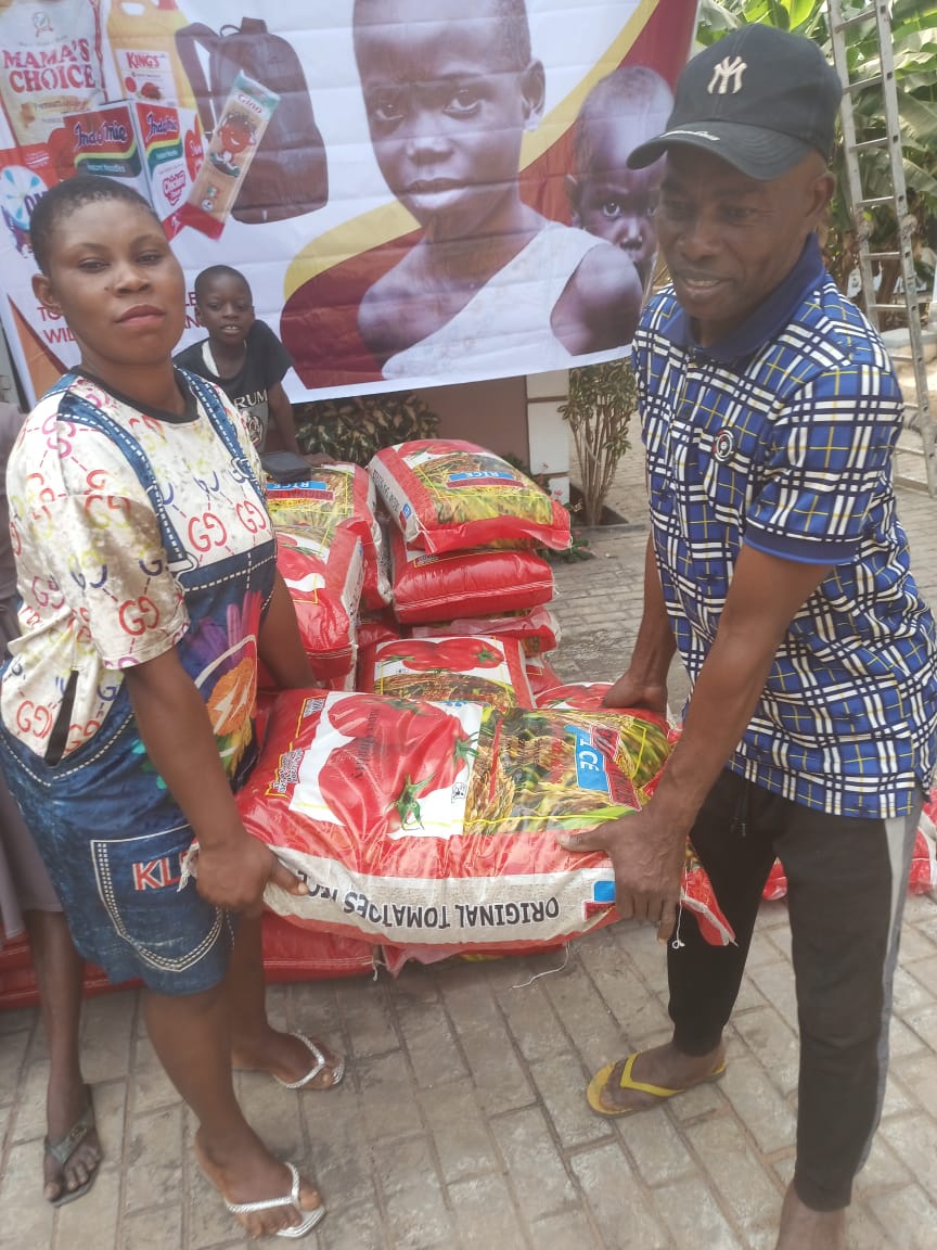 Food drive distribution by the Ojemba and Sam Foundation