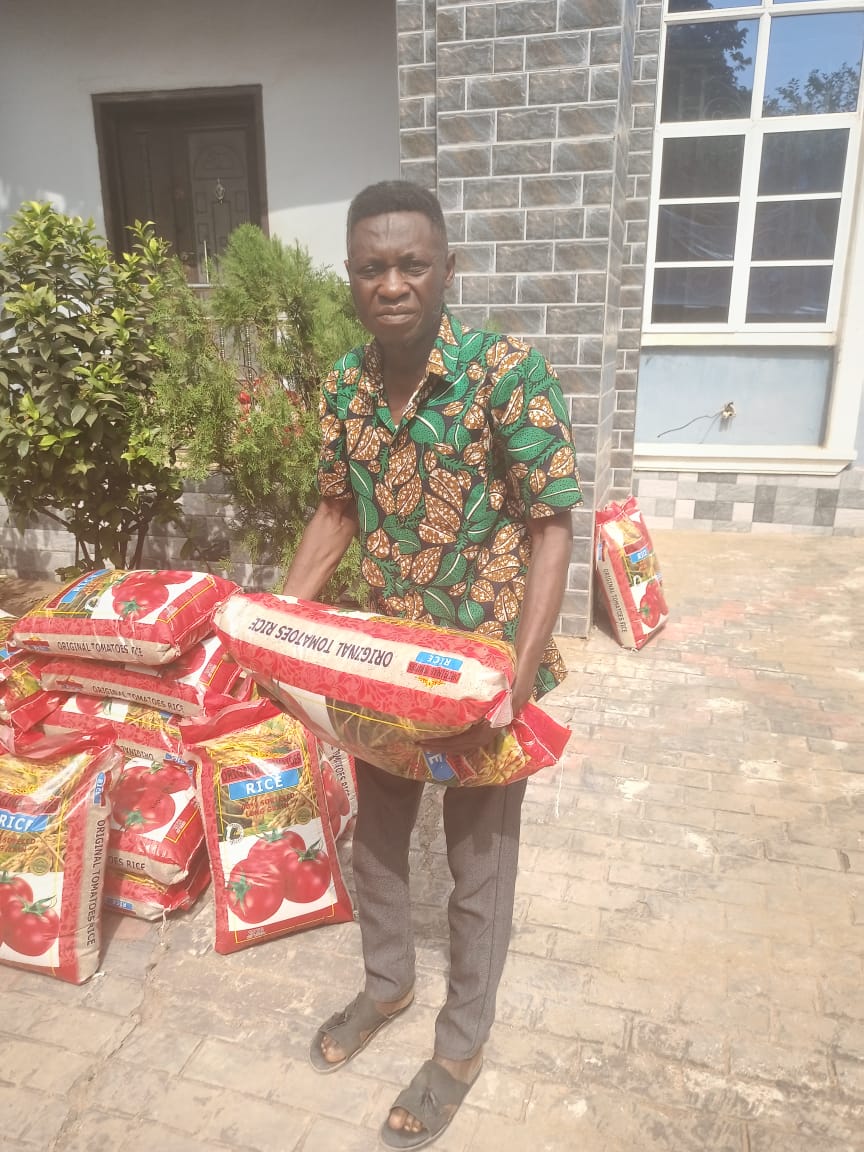 Food drive distribution by the Ojemba and Sam Foundation